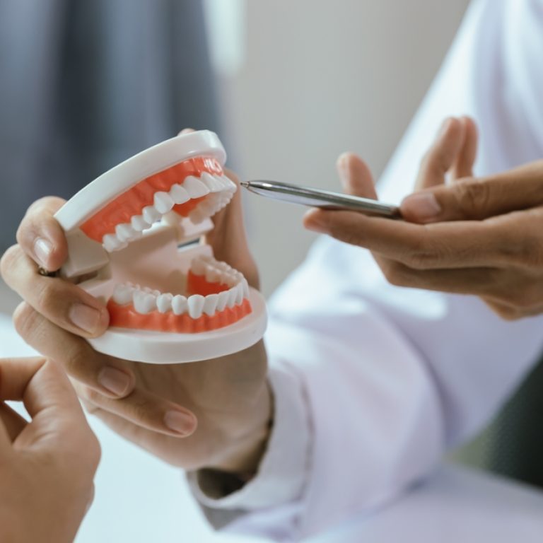 The,Dentist,And,Patient,Will,Discuss,Oral,Health,,Including,Dentures